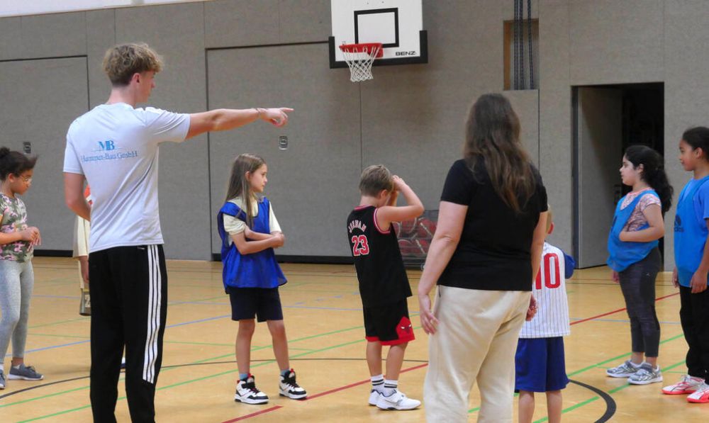 Tim Ole Hohmann, der in einem dualen Studiumgang „Sport Ökonomie“ studiert, ist auch bei des Abteilung Basketball aktiv.